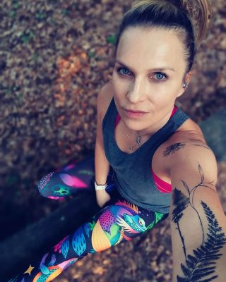 Výrazná kombinace pro každou akční duši! Neon Repto legíny + tílko Rebelskin = styl, komfort a odvaha být vidět. Kdo se...